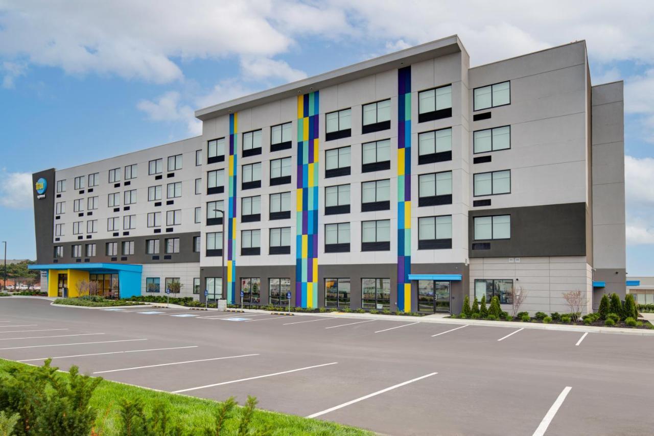 Готель Tru By Hilton Toronto Airport West Місісаґа Екстер'єр фото