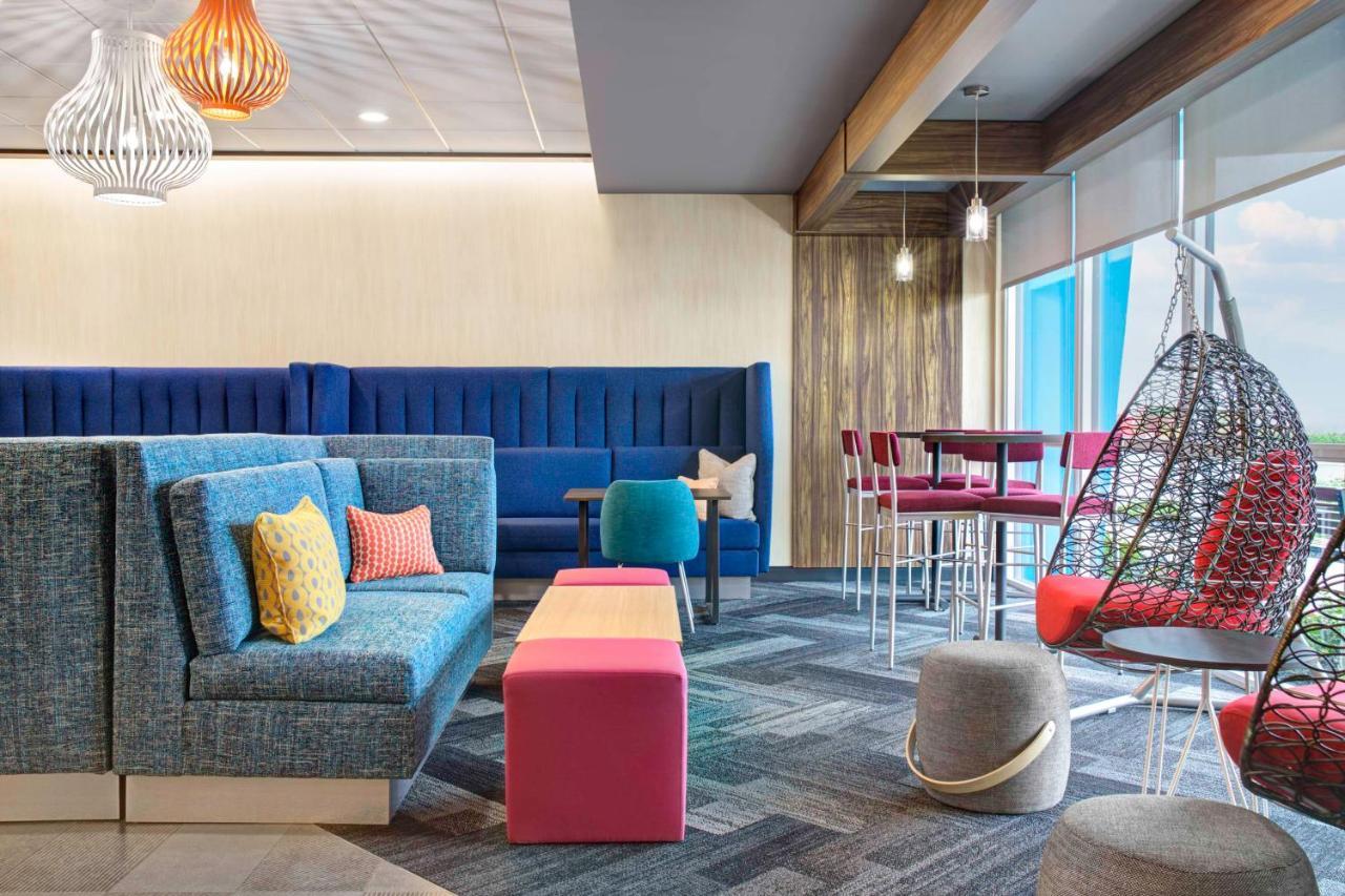 Готель Tru By Hilton Toronto Airport West Місісаґа Екстер'єр фото